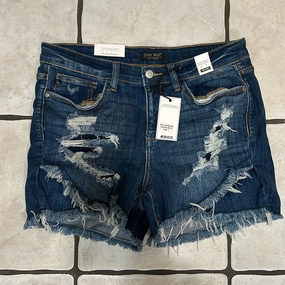 Judy Blue Shorts Medium Tulip Raw Edge Hem Destroyed JB15001M size Large